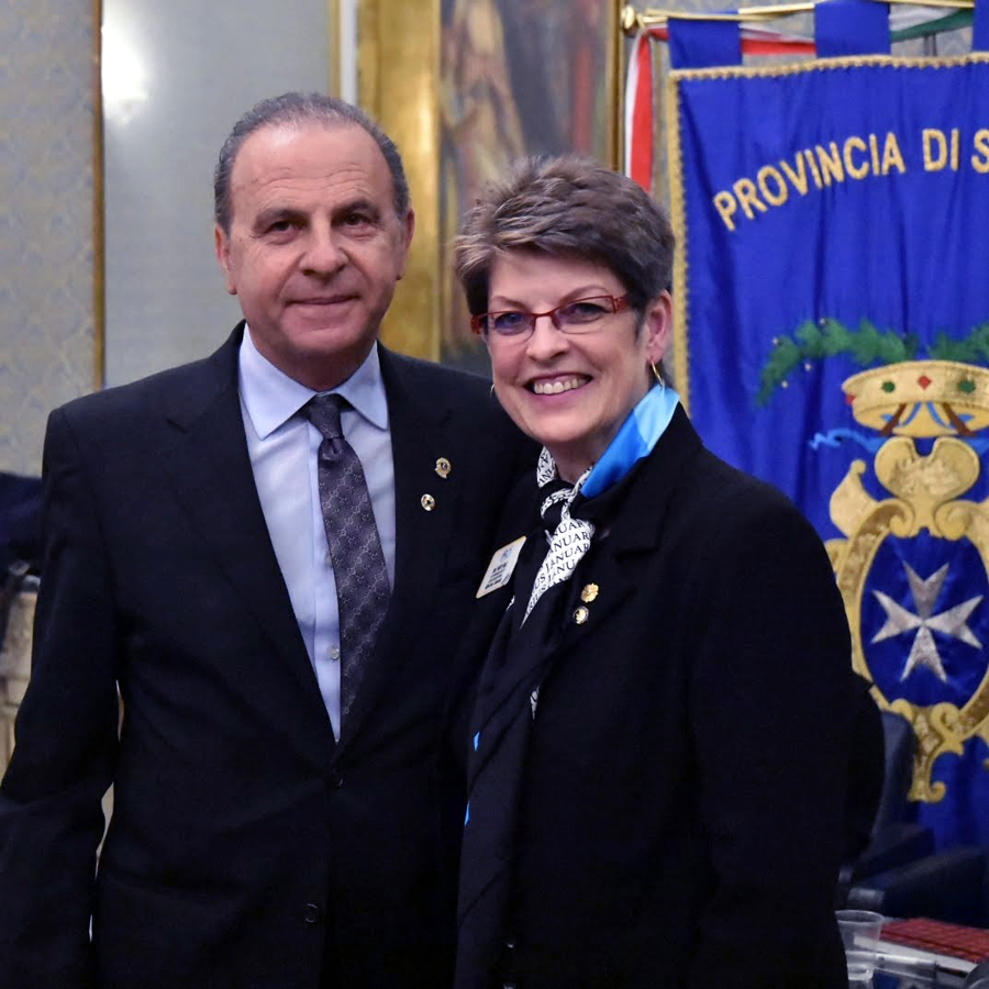 116b. Visita Patti Hill Candidata Alla Carica Di 3 Presidente Internazionale Patti Offre Il Suo Distintivo A Pino Naim Salerno 27.03.2019