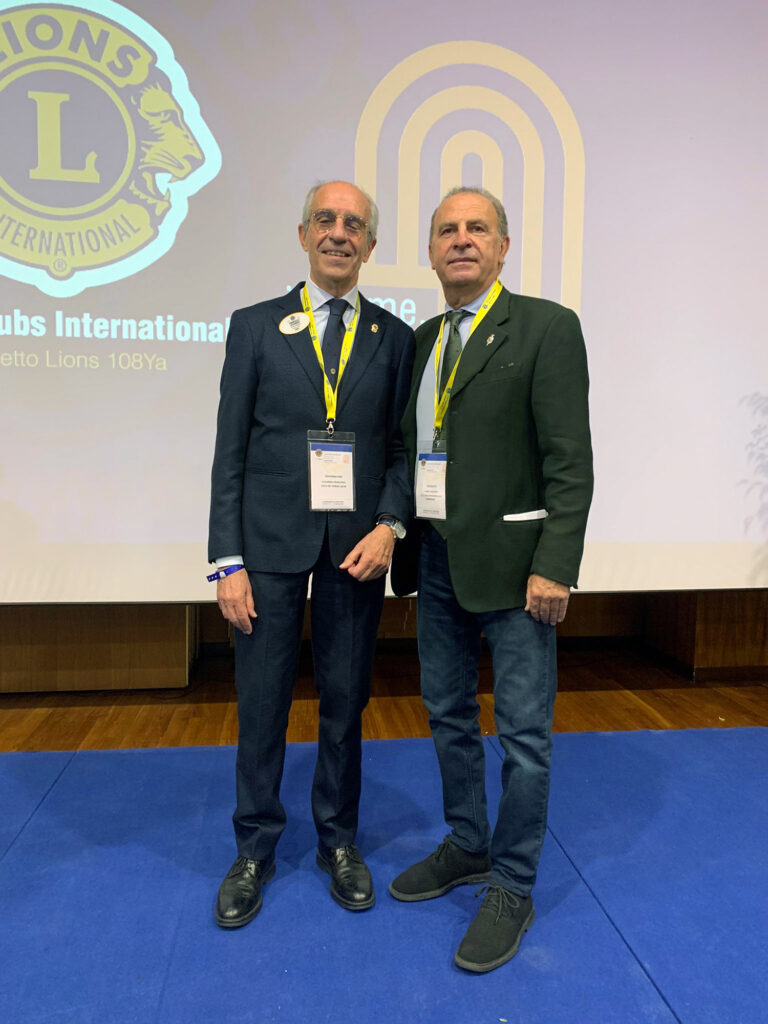 164a. Congresso Di Apertura Lions Foto Ricordo Con Il Governatore Francesco Accarino Salerno 15 16.10.2021 1
